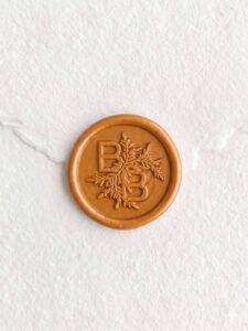 Barras de lacre Oro Cobre en pack de 5 unidades, ideales para crear sellos de lacre en invitaciones de boda, sobres artesanales, menús y papelería personalizada.