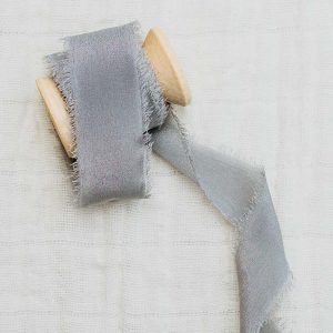 cinta de seda gris