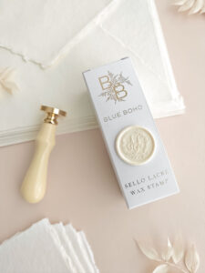 Sello de lacre personalizado Blue Boho en su packaging premium