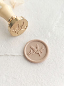 Sigillo in ceralacca personalizzato con iniziali e rami botanici