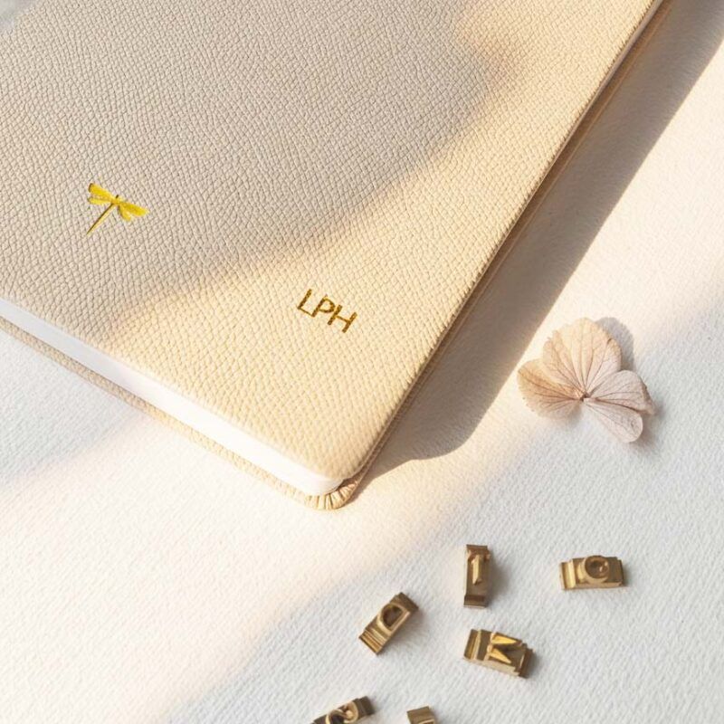monograma-personalizado-cuaderno-piel