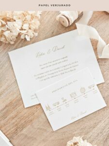 Invitación de boda impresa en papel verjurado blanco de alta calidad