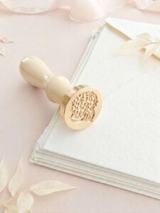 Invitación de boda con sello de lacre de Hortensia