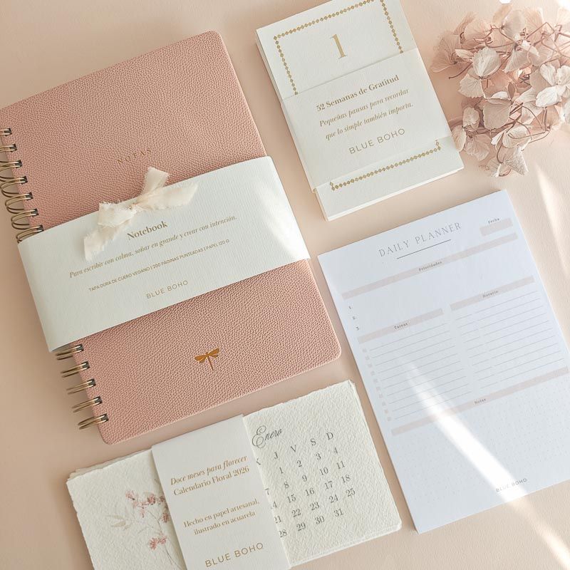 regalo-navidad-papeleria-cuaderno-piel-calendario-anual-flores-tarjetsa-gratitus-planificador-diario