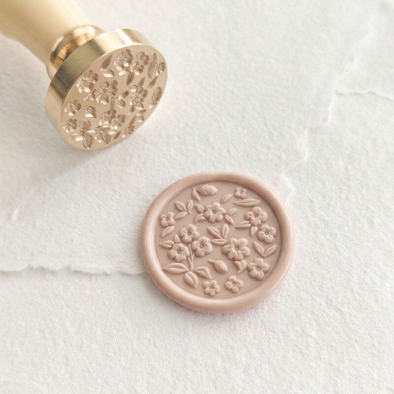 Sigillo in ceralacca Liberty con rilievo floreale 3D