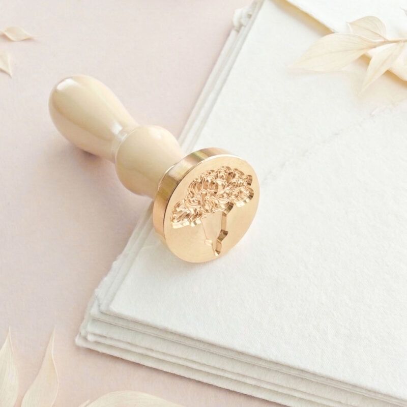 Invito di matrimonio con sigillo in ceralacca fiore di garofano