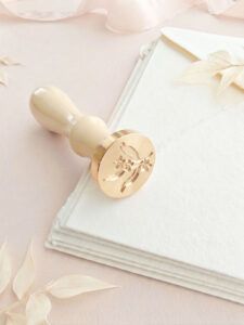 Invito di matrimonio con sigillo in ceralacca fiore d’arancio con effetto tridimensionale