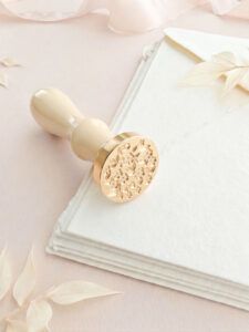 Invito di matrimonio con sigillo in ceralacca floreale Liberty con effetto tridimensionale