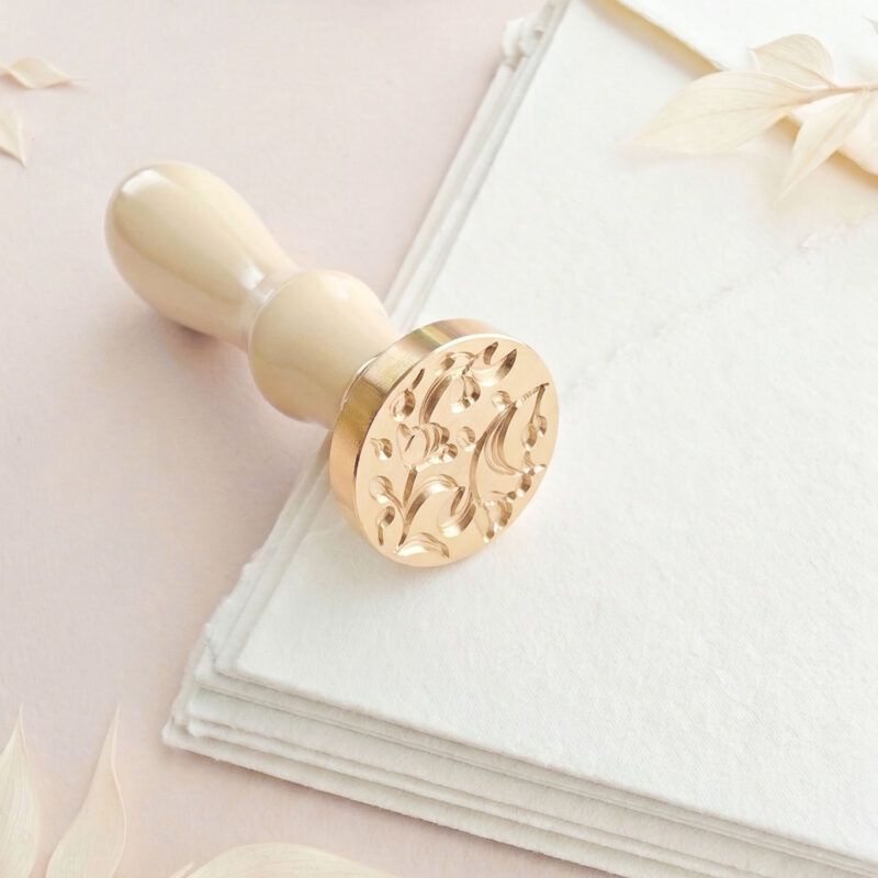 Invitación de boda con sello de lacre de tulipanes con volumen