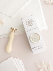 Packaging de empresa con sello de lacre de sobre romántico