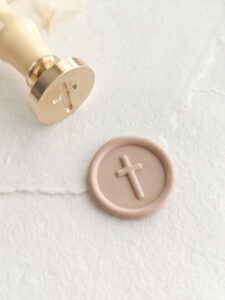 Timbro per ceralacca design croce con rilievo 3D arrotondato